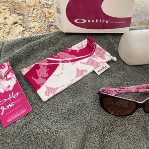 Women’s Oakley Breast Cancer Awareness Sunglasses